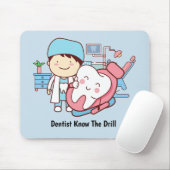 Geanimeerde tandarts met tand muismat (Met muis)