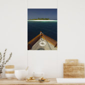 Geankerde boot naderend eiland poster (Keuken)