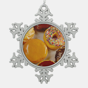 Geassorteerde donuts tin sneeuwvlok ornament