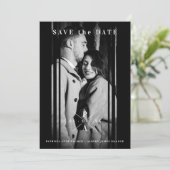 Geavanceerde B&W-foto Engaged Couple Wedding Save The Date (Staand voorkant)