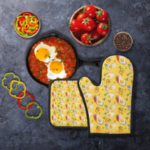 Gebakken eieren met gele paprika's