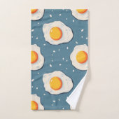 Gebakken eieren op blauw bad handdoek (Handdoek)