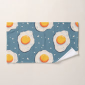 Gebakken eieren op blauw bad handdoek (Handdoek)