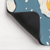 Gebakken eieren op blauw muismat (Hoek)