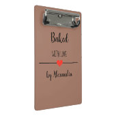 Gebakken met liefde bruine naam mini klembord (Schuin)