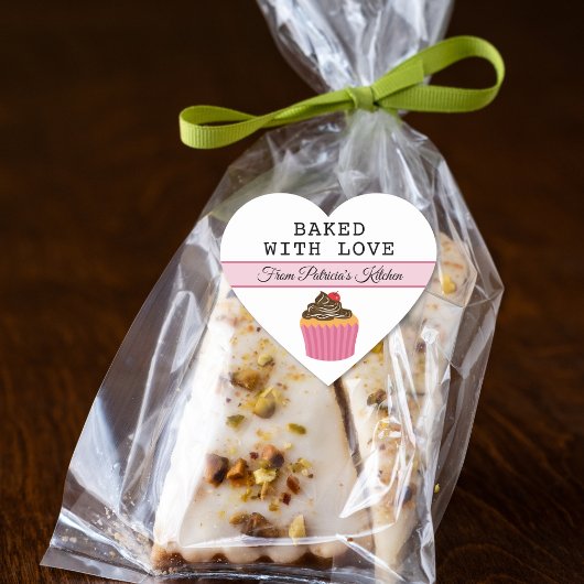 Gebakken met liefde uit de keuken van gepersonalis hart sticker