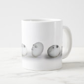 Gebarsten ei en een knipoog grote koffiekop (Voorkant rechts)