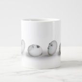 Gebarsten ei en een knipoog grote koffiekop (Voorkant)