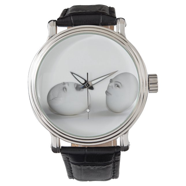 Gebarsten ei en een knipoog horloge (Voorkant)