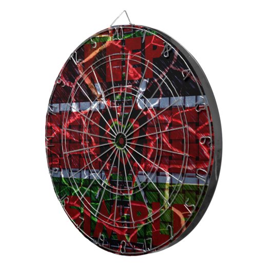 Gebarsten vlag: Houd het simpel - Keniaanse veerkr Dartbord (Voorkant Rechts)