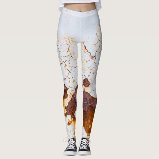 Gebarsten witte verf, roestige auto. leggings (Voorkant)