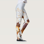 Gebarsten witte verf, roestige auto. leggings (Rechts)