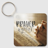 Gebedsstrijder bidt handen op open Bijbel Sleutelhanger (Voorkant)