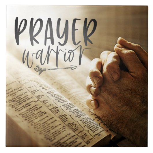 Gebedsstrijder bidt handen op open Bijbel Tegeltje (Voorkant)