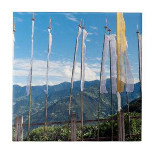Gebedsvaantjes in de oostelijke bergen van Bhutan Tegeltje