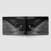 Gebeurtenis en datum muziekpiano-toetsen in ruggen gastenboek (Volledig)