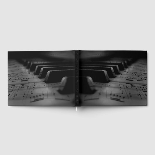 Gebeurtenis en datum muziekpiano-toetsen in ruggen gastenboek (Volledig)