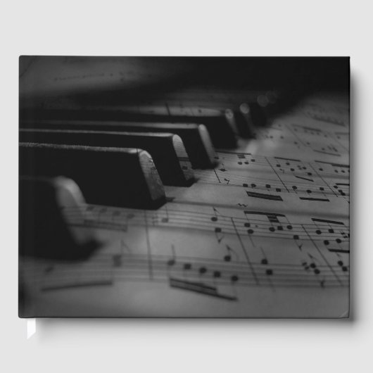 Gebeurtenis en datum muziekpiano-toetsen in ruggen gastenboek (Voorkant)