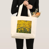 Gebied van klevende gele bloemen grote tote bag (Voorkant (product))