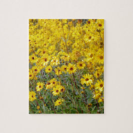 Gebied van klevende gele bloemen legpuzzel