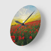 Gebied van rode papavers met zonsopgang ronde klok (Hoek)