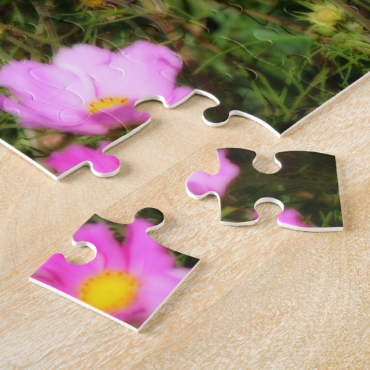 Gebied van roze kosmos - bloem - orton - effect legpuzzel (Zijkant)