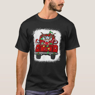 Gebleekte rendier Rudolf op rode truck grappig ker T-shirt
