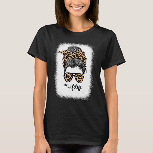 Gebleekte Vrouw Leven Messy Bun Luipaard Print Moe T-shirt (Voorkant)