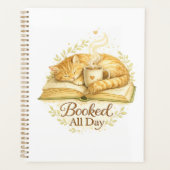 Geboekt voor de hele dag | Cozy Cat Reading notebo Planner (Voorkant)