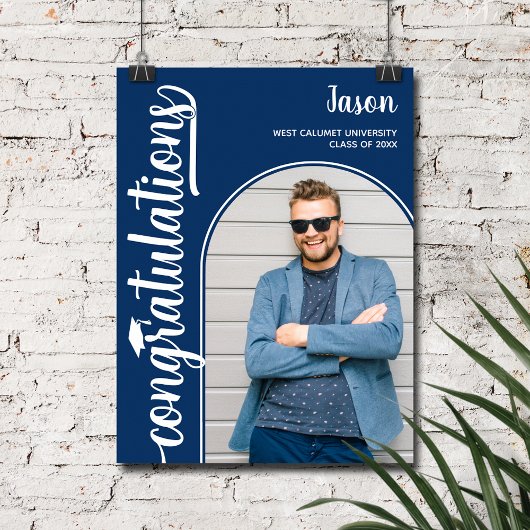 Gebogen foto op blauw Afstuderen Poster