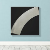 Gebogen gedeelte van hoogzuiver titanium metaal bo canvas afdruk (Insitu (Houten vloer))