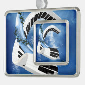 gebogen piano verzilverd omlijst ornament (Links)