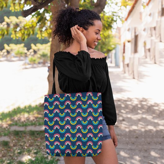gebogen regenboog tote bag