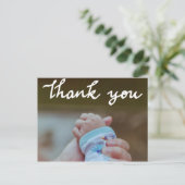 Geboorteaankondiging Bedankt Modern Script Photo Briefkaart (Staand voorkant)