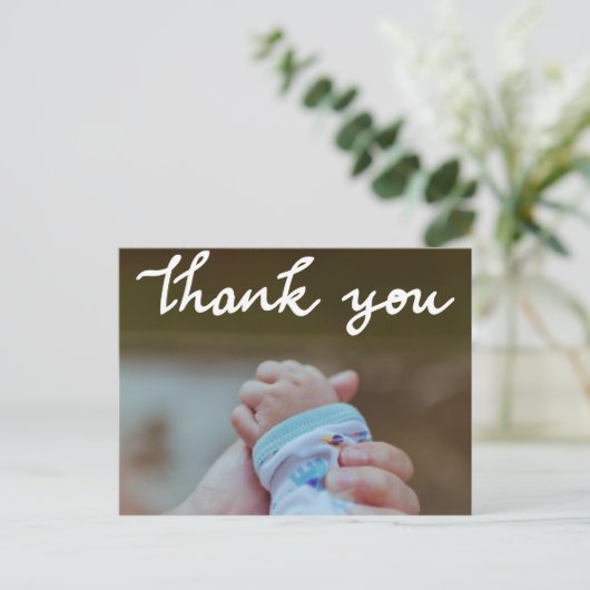 Geboorteaankondiging Bedankt Modern Script Photo Briefkaart (Staand voorkant)