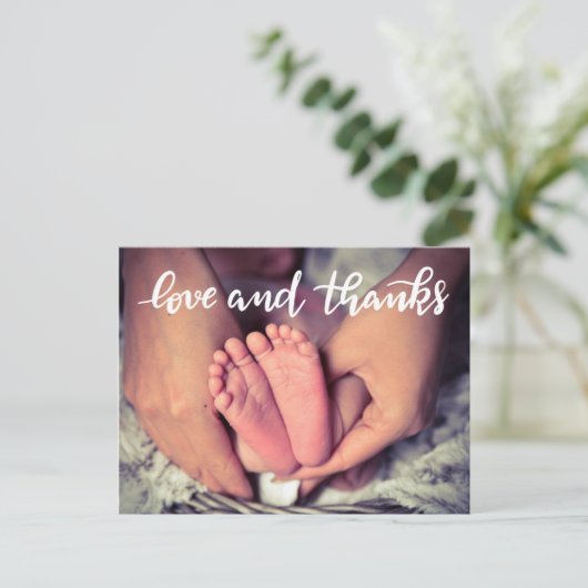 Geboorteaankondiging Liefde en Bedankt Script Foto Aankondigingskaart (Staand voorkant)