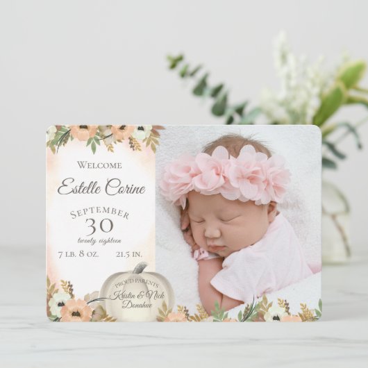 Geboorteaankondiging met witte pompoen bloem en fo kaart (Staand voorkant)