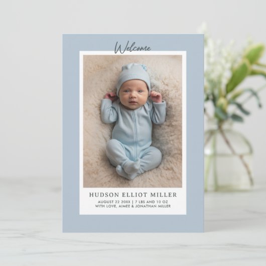 Geboorteaankondiging minimalistische moderne blauw aankondiging (Staand voorkant)