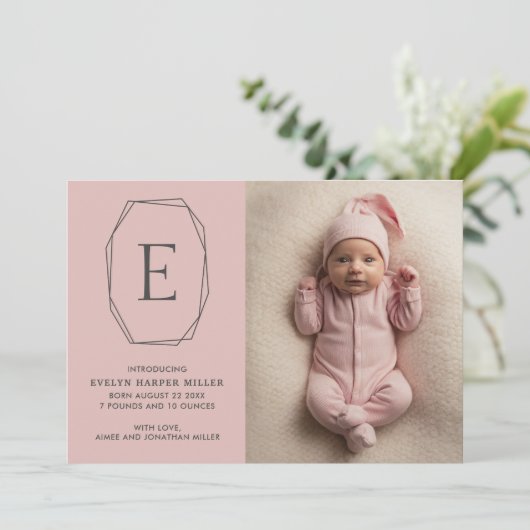 Geboorteaankondiging Monogram Modern Roze Kaart (Staand voorkant)