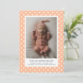 Geboorteaankondiging Polka Dots Peach Modern Kaart (Staand voorkant)