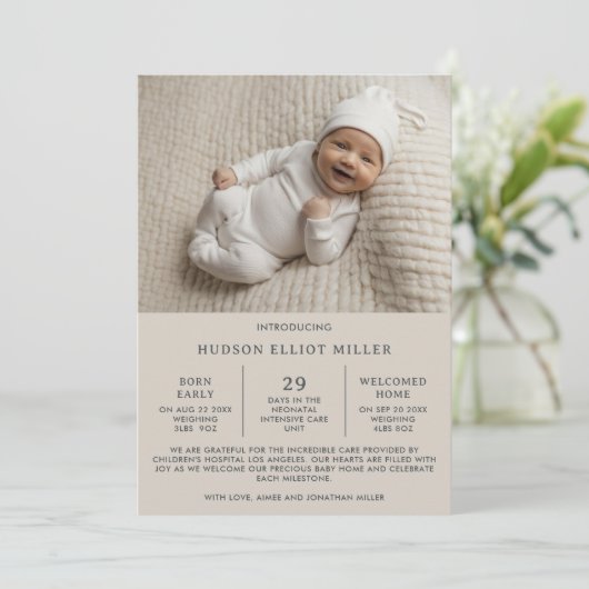 Geboorteaankondiging Premie NICU Modern Taupe Kaar Aankondiging (Staand voorkant)