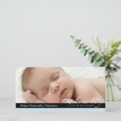 Geboorteaankondigingskaart voor baby met blauwe li aankondiging (Staand voorkant)