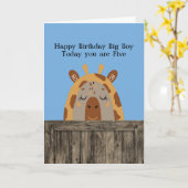 Geboortedag 5 jaar. Oude jongen met Giraffe Kaart (Gele Bloem)