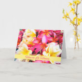 Geboortedag in Hawaiian en Tropische Plumeria Flow Kaart (Gele Bloem)