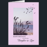 Geboortedag voor Daughter-in-Law, zeebodem<br><div class="desc">Een mooie verjaardagskaart voor je schoondochter. Een braakgelegde plaats met gesilhouetsgras en zeegarens. Een heerlijke tranquilscène om herinneringen aan feestdagen aan de kust te promoten. Een mooi vers binnenin vult deze verjaardagskaart aan om je vrouw 'gelukkige verjaardag' te zeggen.</div>