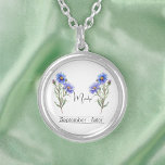 Geboortemaand Bloem September Aster Zilver Vergulden Ketting<br><div class="desc">Geboortemaandbloem September Aster ketting met een afbeelding van een asterbloem. Onder de bloem is de naam geschreven in een elegant scriptlettertype. Onder de naam staat "September - Aster", wat aangeeft dat de geboortemaand van de eigenaar augustus is en haar geboortebloem de gladiool. Het is een gepersonaliseerd ketting, aangepast als een...</div>