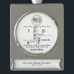 Geboortestatistieken van pasgeborenen Baby Foto Aa Verzilverd Banner Ornament<br><div class="desc">Een aankondiging van de geboortestatistieken met de foto van de baby maakt de perfecte aandenken voor elk moment van het geboortejaar,  inclusief de 1e Kerstmis van de baby.</div>