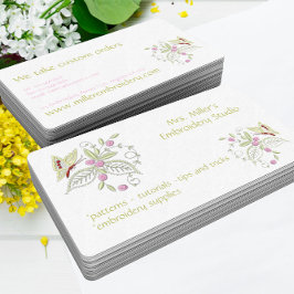 Geborduurde bloemen vlinder borduurpatroon visitekaartje