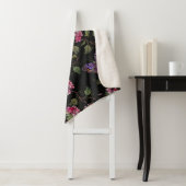 Geborduurde Datura bloemen: botanische kunst Sherpa Deken (In situ)