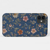 Geborduurde gewone wilde bloemen op denim achtergr Case-Mate iPhone case (Achterkant (horizontaal))